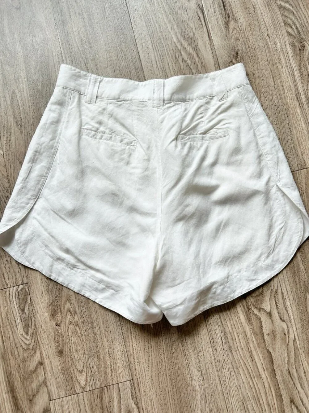 G. Label by Goop High Waisted Edlin Tailored Linen Shorts in White Size 8 - Picture 8 of 10